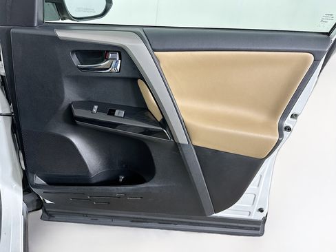 Used 2017 Toyota RAV4 Limited image 33