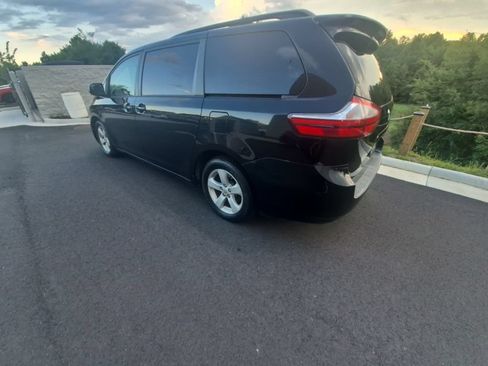Used 2017 Toyota Sienna LE FWD image 4