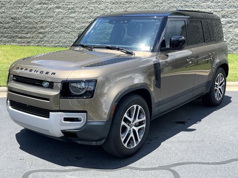 Used 2025 Land Rover Defender 110 S AWD/4WD image 2