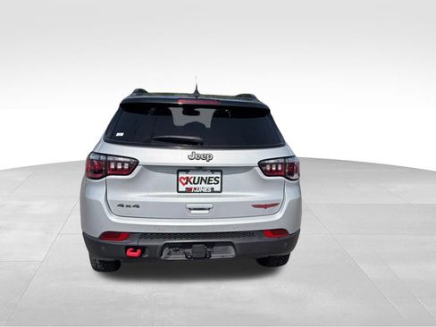 Used 2025 Jeep Compass Trailhawk w/ Trailer Tow Group AWD/4WD image 8