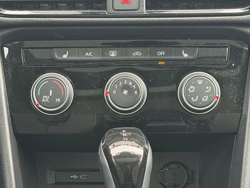 Used 2023 Volkswagen Taos SE image 16