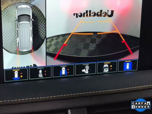 Used 2024 GMC Yukon SLT w/ SLT Luxury Package image 19