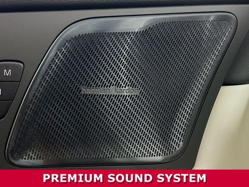 Used 2025 Volvo XC60 T8 Plus w/ Protection Package Premier image 22