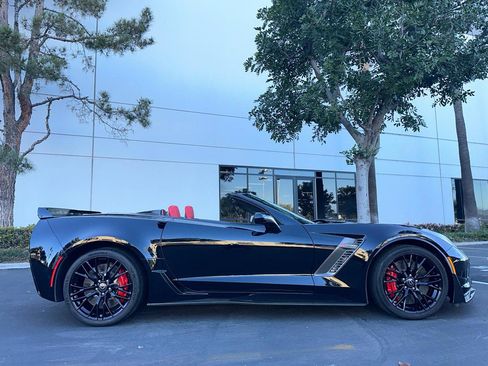 Used 2015 Chevrolet Corvette Z06 w/ 3LZ Preferred Equipment Group RWD image 17
