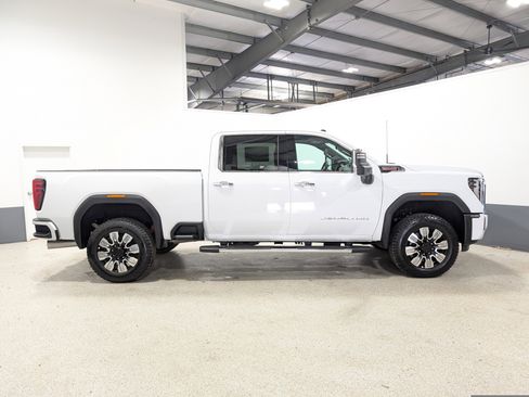Used 2025 GMC Sierra 3500 Denali w/ Denali Reserve Package AWD/4WD image 2