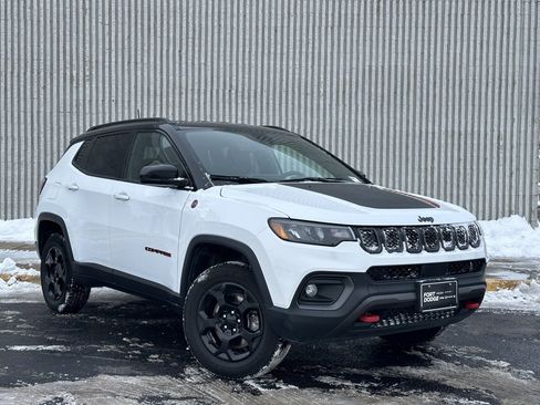 Used 2023 Jeep Compass Trailhawk image 6
