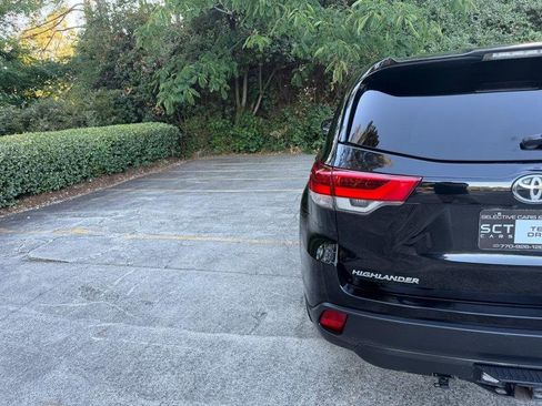 Used 2018 Toyota Highlander LE FWD image 9