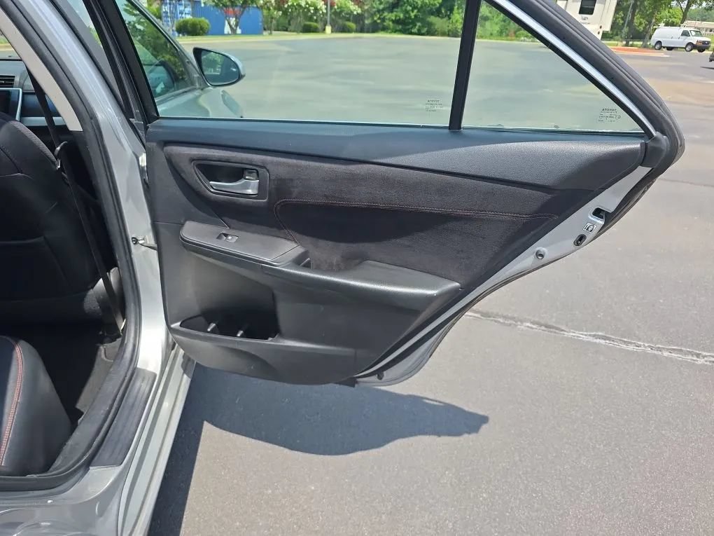 Used 2015 Toyota Camry XSE FWD image 42