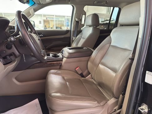 Used 2020 Chevrolet Suburban LT image 5