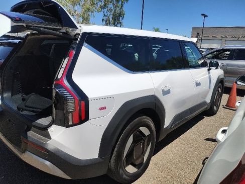 Certified 2026 Kia EV9 Light RWD image 15
