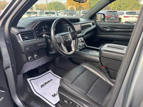 Used 2022 GMC Yukon XL Denali w/ Denali Ultimate Package image 19