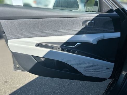 New 2025 Hyundai Elantra Limited image 33