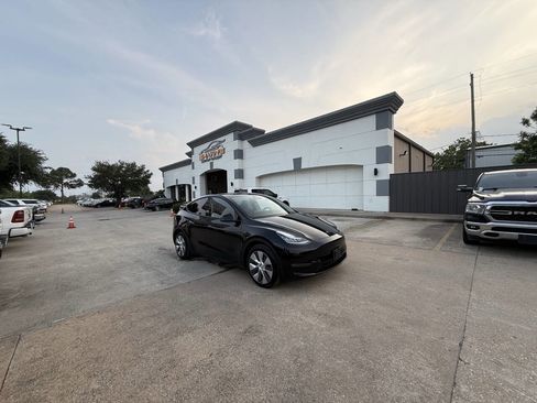 Used 2023 Tesla Model Y Long Range AWD/4WD image 47