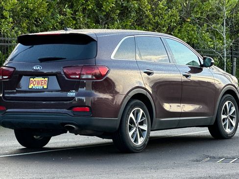 Used 2020 Kia Sorento LX image 4