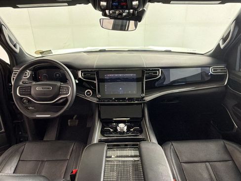 Used 2022 Jeep Wagoneer Series III w/ Premium Group I AWD/4WD image 17