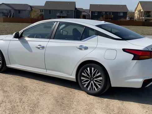 Used 2023 Nissan Altima 2.5 SV FWD image 6