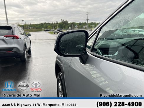 Used 2025 Toyota RAV4 XLE AWD/4WD image 5