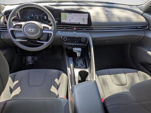 Used 2024 Hyundai Elantra SEL image 17
