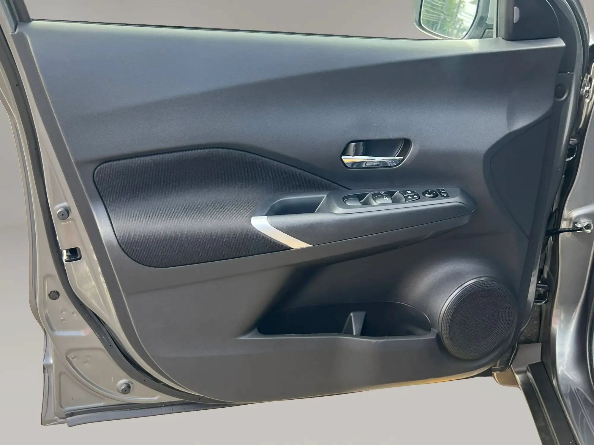 Used 2024 Nissan Kicks SV w/ Exterior Package FWD image 12