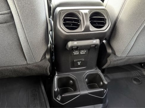 Used 2025 Jeep Gladiator Sport image 25