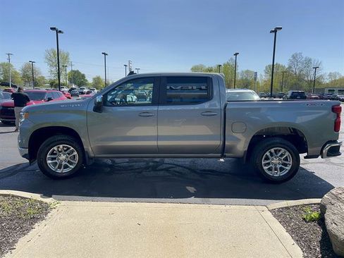 Used 2023 Chevrolet Silverado 1500 LT AWD/4WD image 4