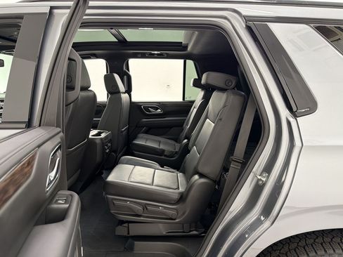 Used 2022 Chevrolet Tahoe Z71 w/ Luxury Package AWD/4WD image 24