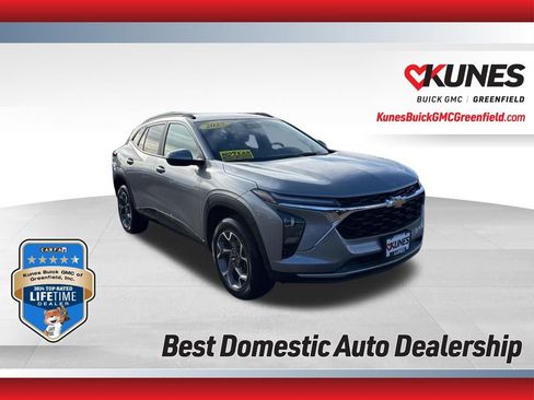 Used 2025 Chevrolet Trax LT image 1