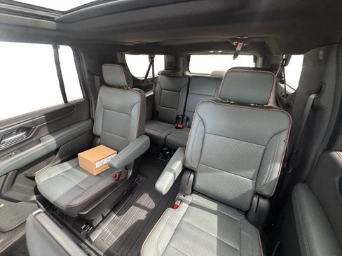 Used 2025 GMC Yukon XL AT4 w/ AT4 Premium Plus Package AWD/4WD image 15
