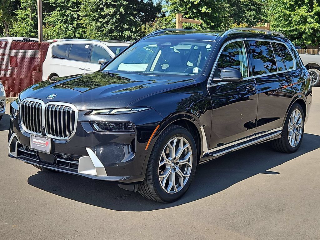 Used 2025 BMW X7 xDrive40i w/ Premium Package AWD/4WD image 3