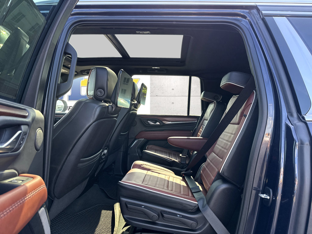 Used 2023 GMC Yukon XL Denali Ultimate AWD/4WD image 11