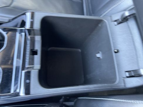 Used 2023 Jeep Grand Cherokee L Limited w/ Black Appearance Package image 32