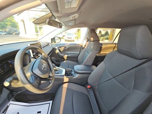 Used 2023 Toyota RAV4 LE image 29