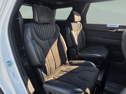 Used 2024 Hyundai Palisade Calligraphy image 17