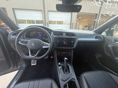 Used 2023 Volkswagen Tiguan SE R-Line FWD image 11