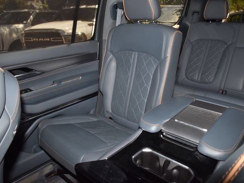 Used 2023 Jeep Grand Wagoneer Series III AWD/4WD image 16