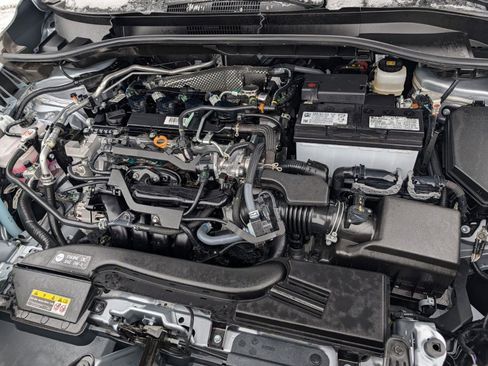 Used 2025 Toyota Corolla Cross LE image 27