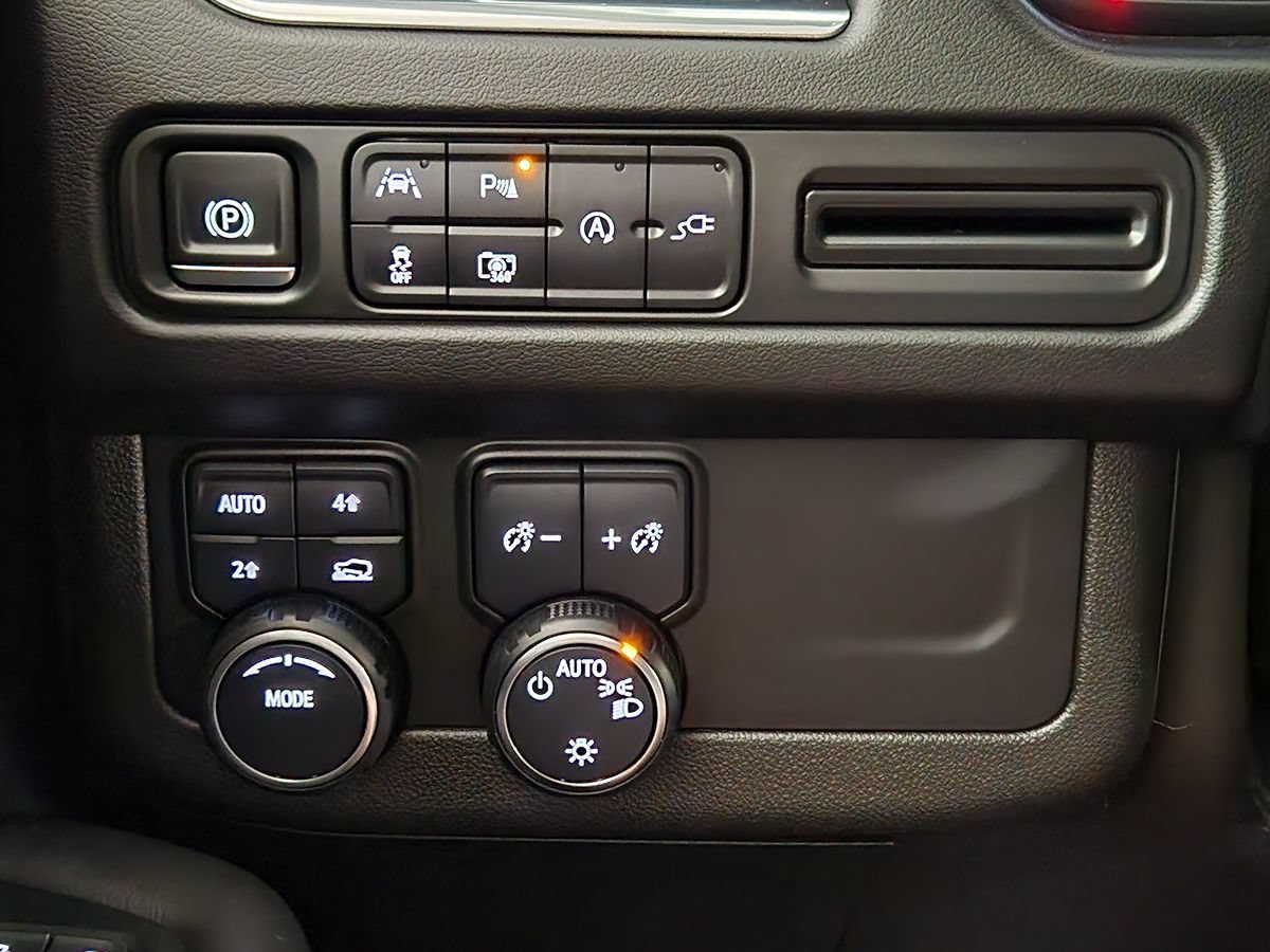 Used 2022 Chevrolet Tahoe LT w/ Luxury Package AWD/4WD image 40