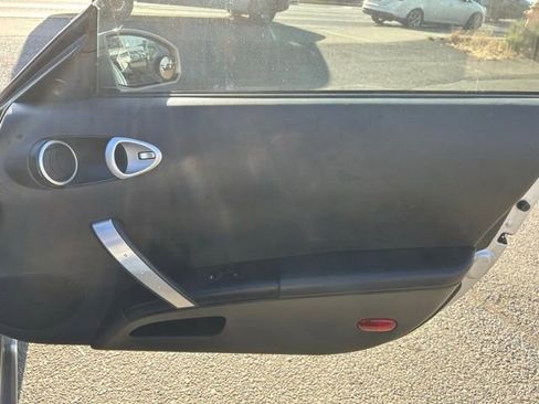 Used 2004 Nissan 350Z Enthusiast image 15