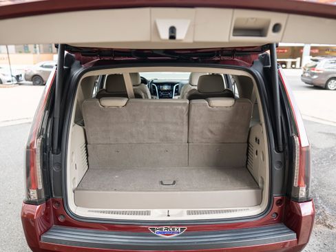 Used 2020 Cadillac Escalade Luxury w/ Escalade Sport Edition AWD/4WD image 49