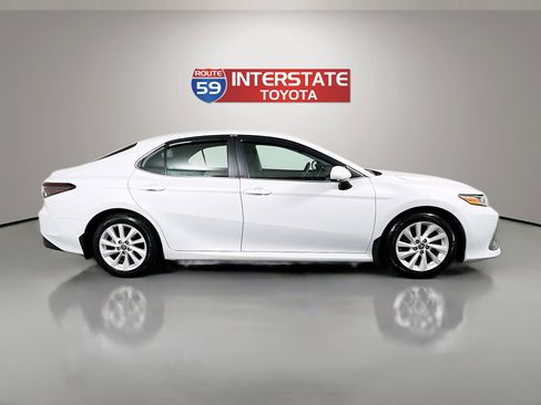 Certified 2022 Toyota Camry LE image 8