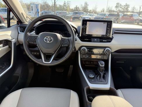 Used 2020 Toyota RAV4 Limited image 8