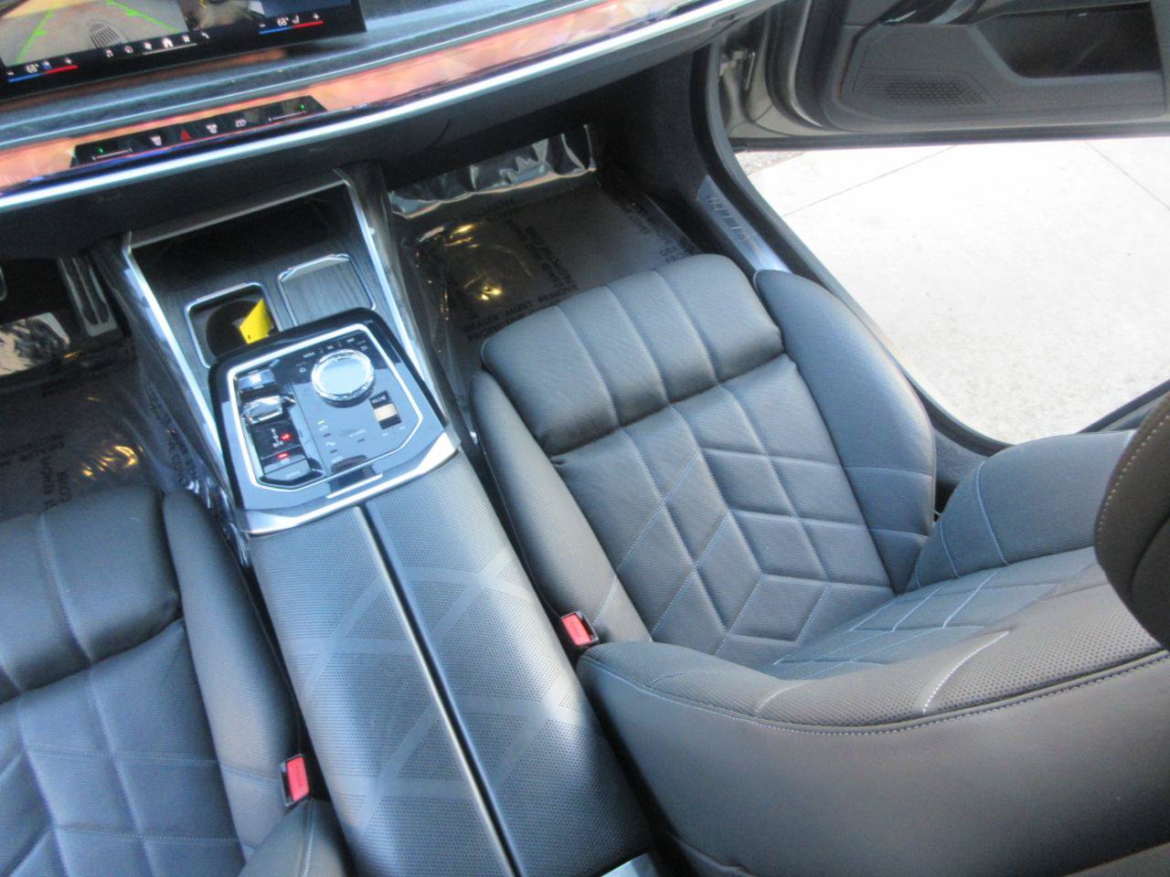 Used 2023 BMW 760i xDrive AWD/4WD image 22