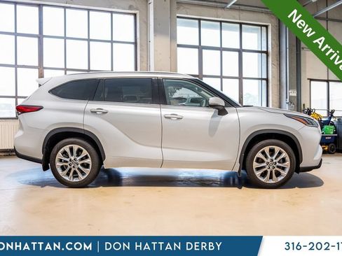 Used 2022 Toyota Highlander Limited AWD/4WD image 37