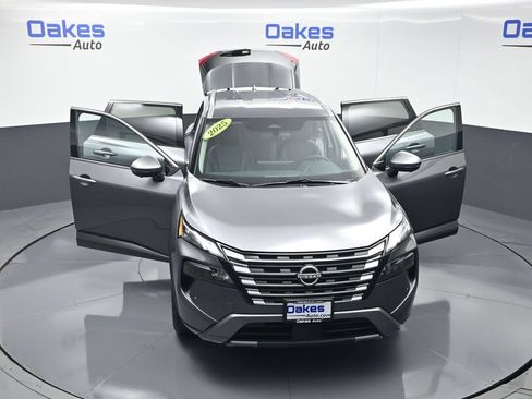 Used 2025 Nissan Rogue SL FWD image 56