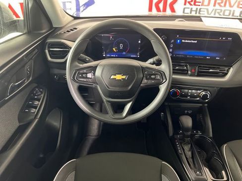 Used 2025 Chevrolet TrailBlazer LT AWD/4WD image 13