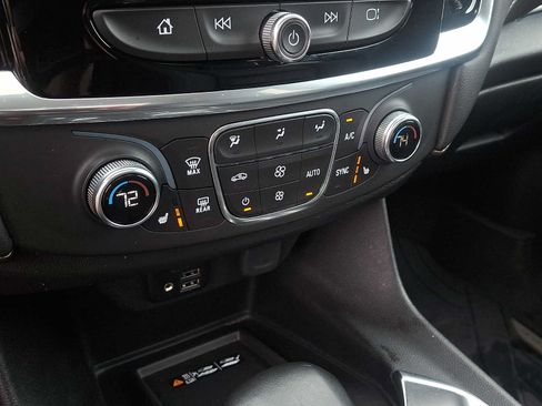 Used 2023 Chevrolet Traverse LT w/ LT Premium Package AWD/4WD image 17