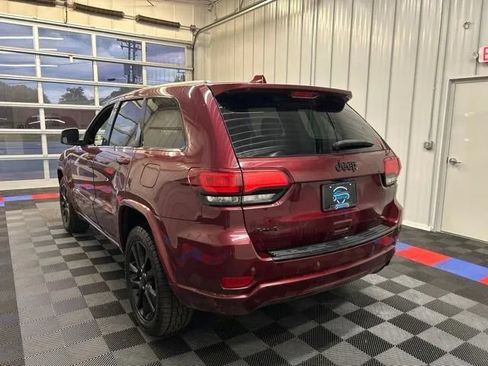 Used 2018 Jeep Grand Cherokee Altitude AWD/4WD image 5