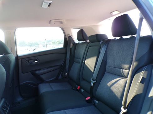 Used 2025 Nissan Rogue SV AWD/4WD image 16