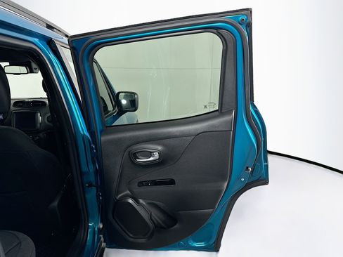 Used 2021 Jeep Renegade Latitude image 29