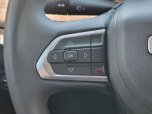 Used 2025 Jeep Compass Latitude AWD/4WD image 13
